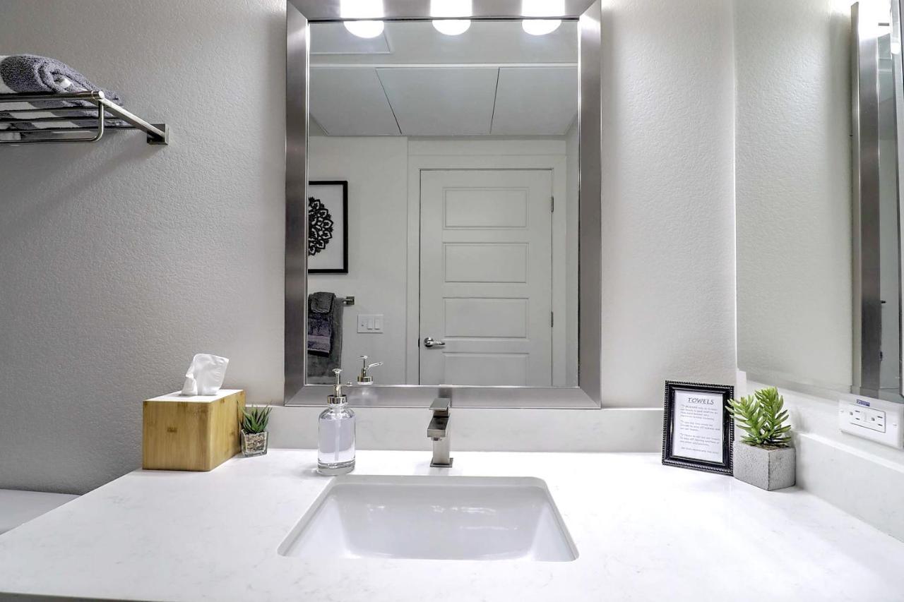 Apartment Walk Score 81-shopping District-king Bed-parking G2047 *