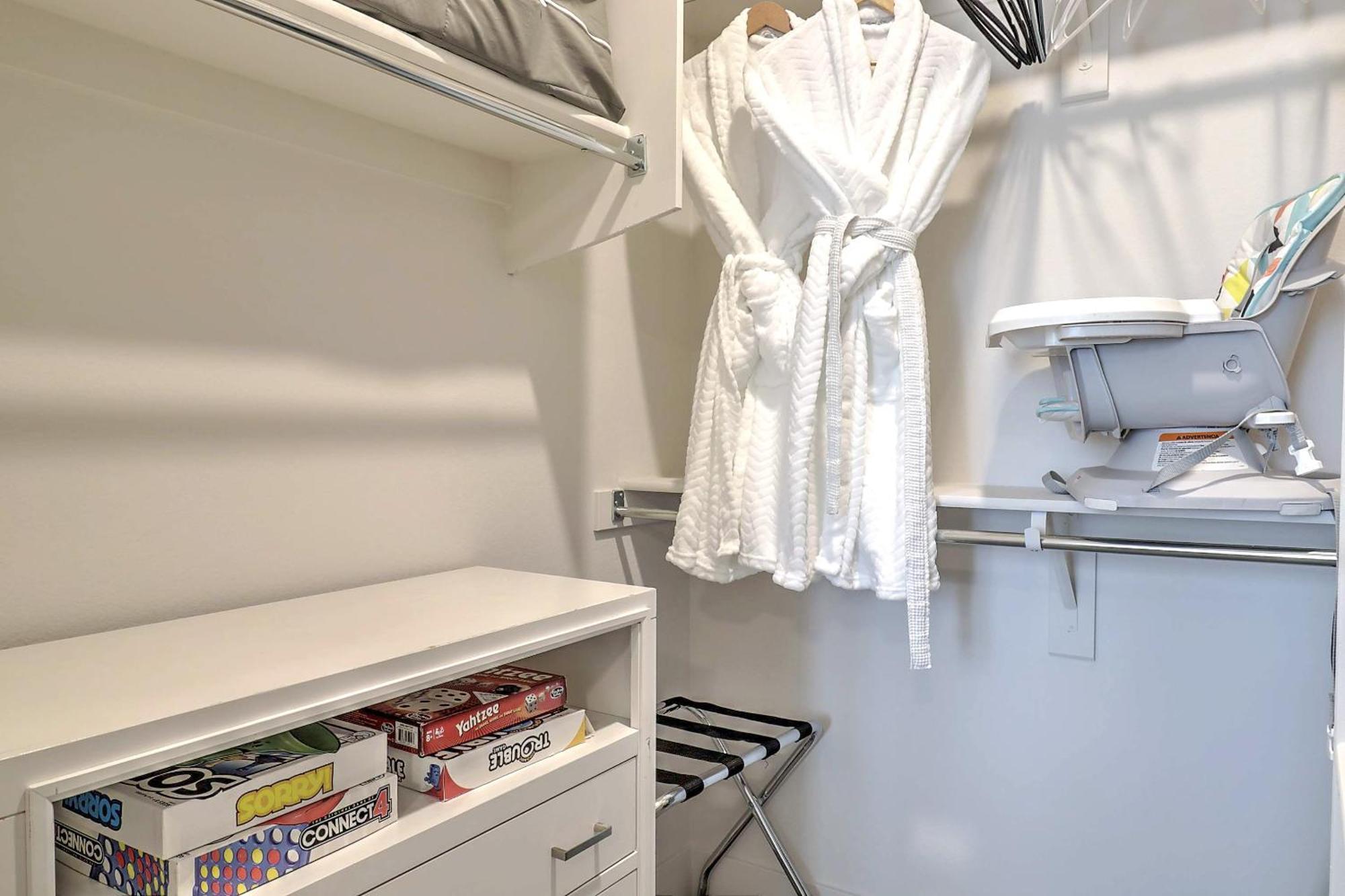Walk Score 81-shopping District-king Bed-parking G2047 Apartment