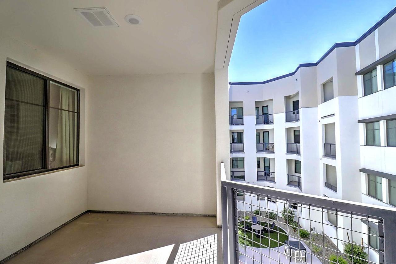 Apartment Courtyard View-walk Score 81-shopping District-king Bed-parking G3043 *