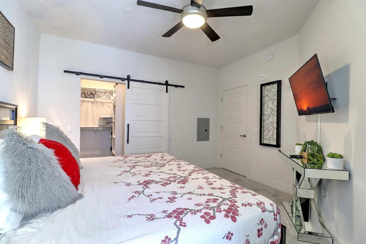 Walk Score 81-shopping District-king Bed-parking G2047 Apartment Scottsdale