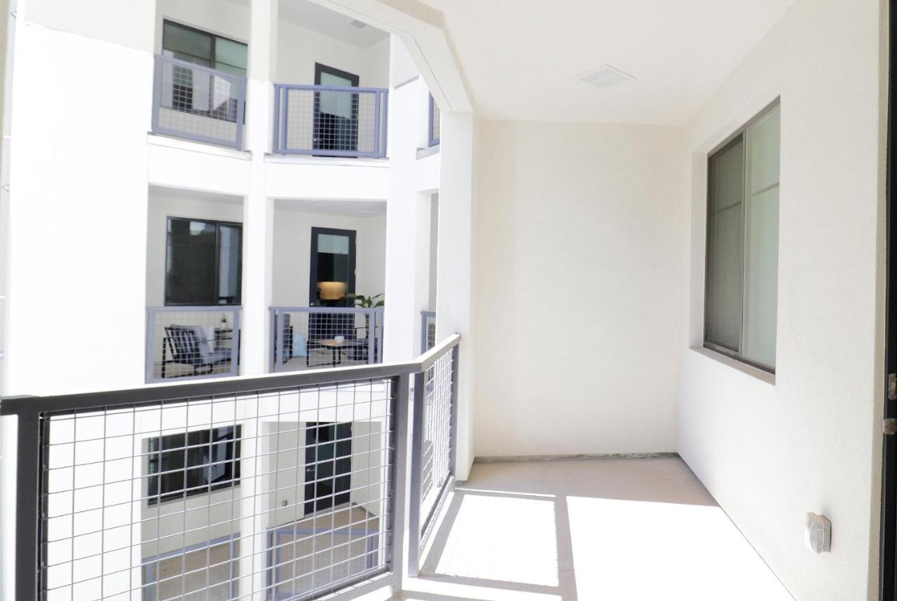 Courtyard View-walk Score 81-shopping District-king Bed-parking G3043