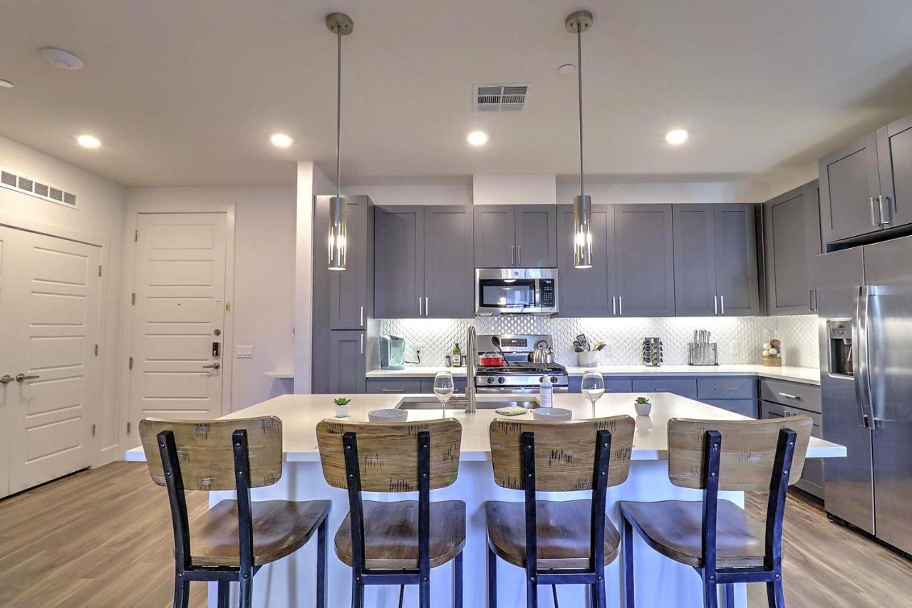 Exquisite Home-walk Score 81-shopping District-king Bed-parking -g3021 Apartment Scottsdale