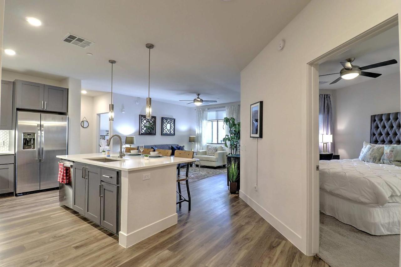Apartment Exquisite Home-walk Score 81-shopping District-king Bed-parking -g3021