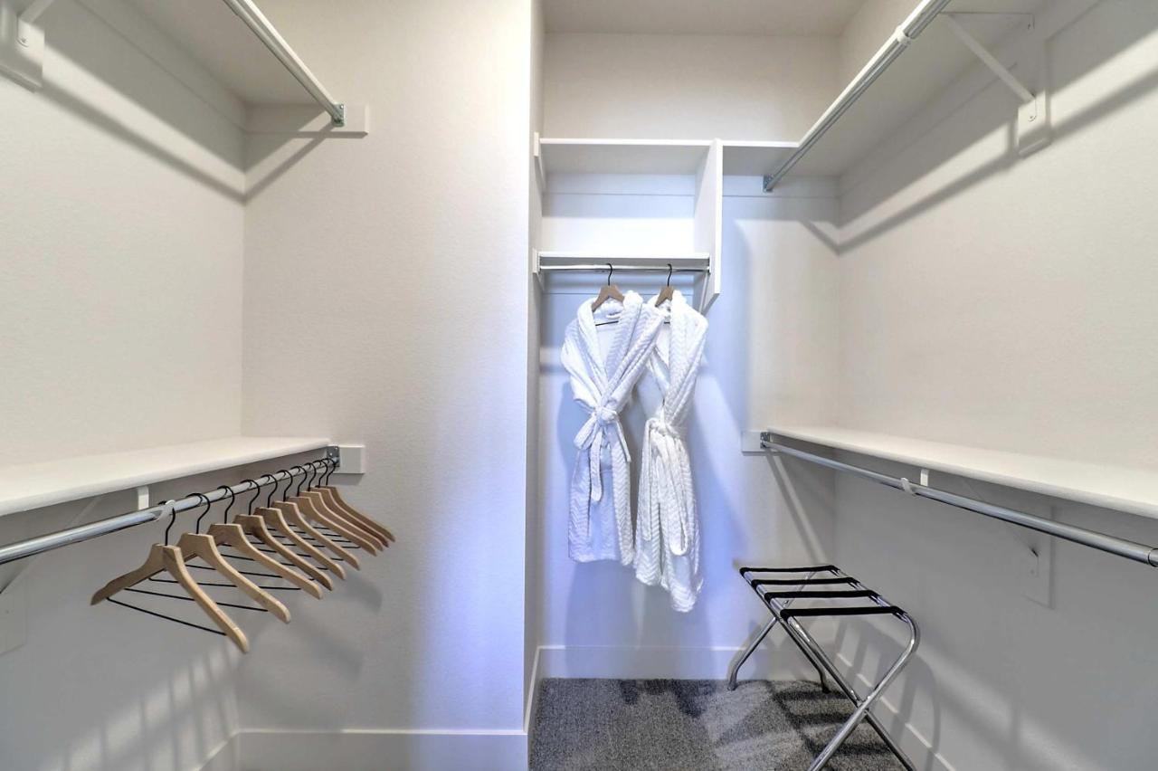 Exquisite Home-walk Score 81-shopping District-king Bed-parking -g3021 *