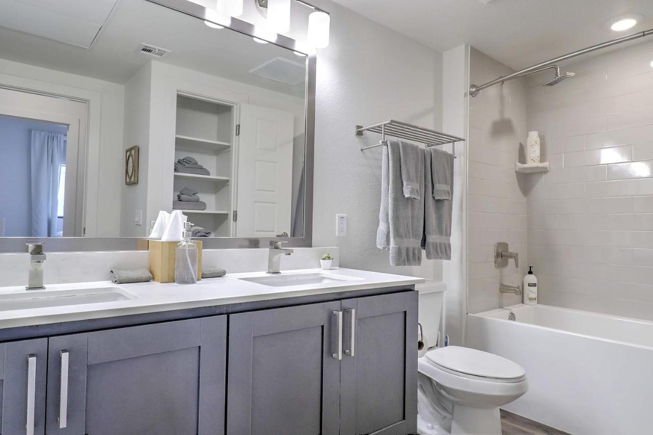 Apartment Exquisite Home-walk Score 81-shopping District-king Bed-parking -g3021 Scottsdale