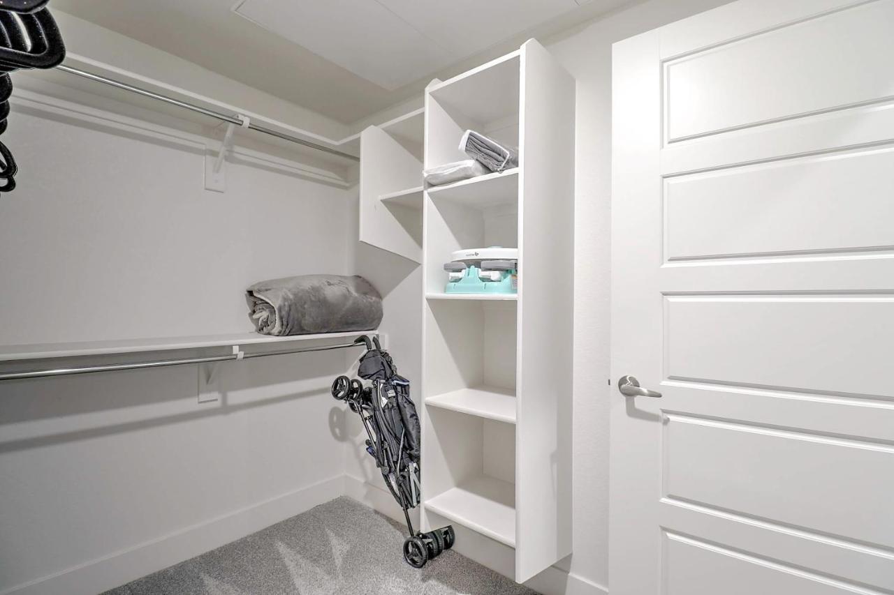 Apartment Walk Score 81-shopping District-king Bed-parking G3061 *