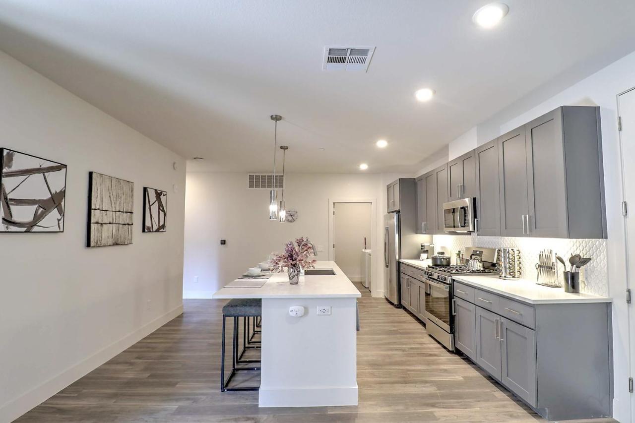 Walk Score 81-shopping District-king Bed-parking G3061 * Scottsdale