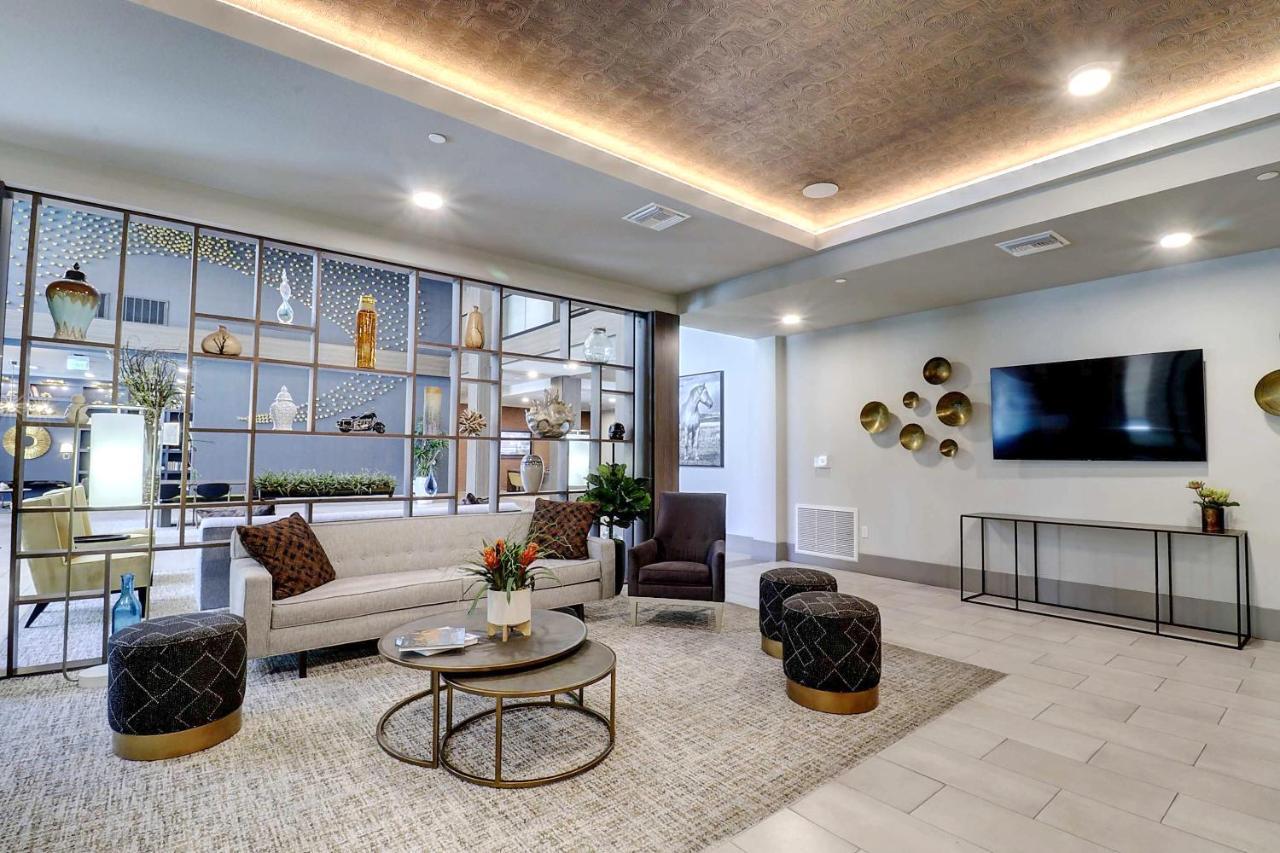 Apartment Exquisite Home-walk Score 81-shopping District-king Bed-parking -g3021 *