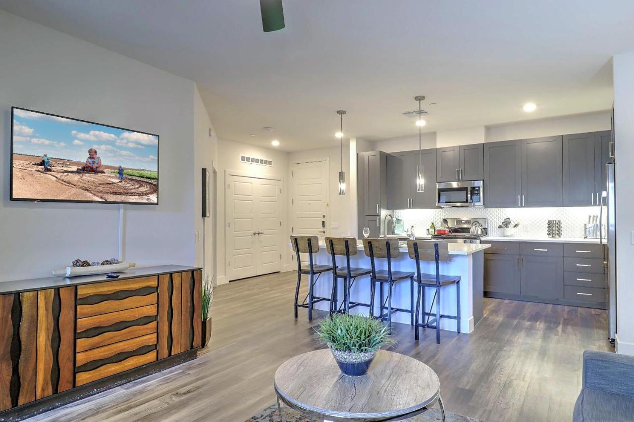 Exquisite Home-walk Score 81-shopping District-king Bed-parking -g3021