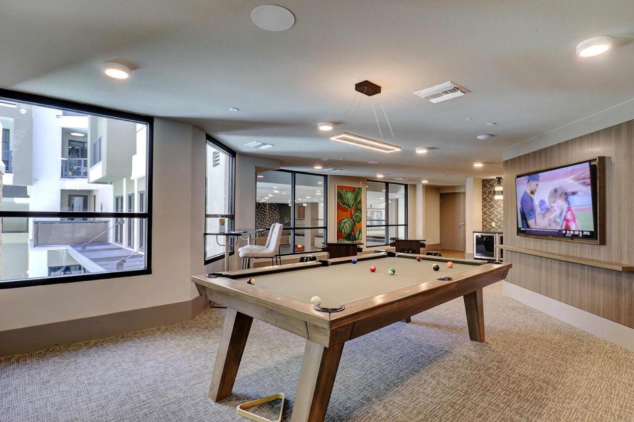 Exquisite Home-walk Score 81-shopping District-king Bed-parking -g3021