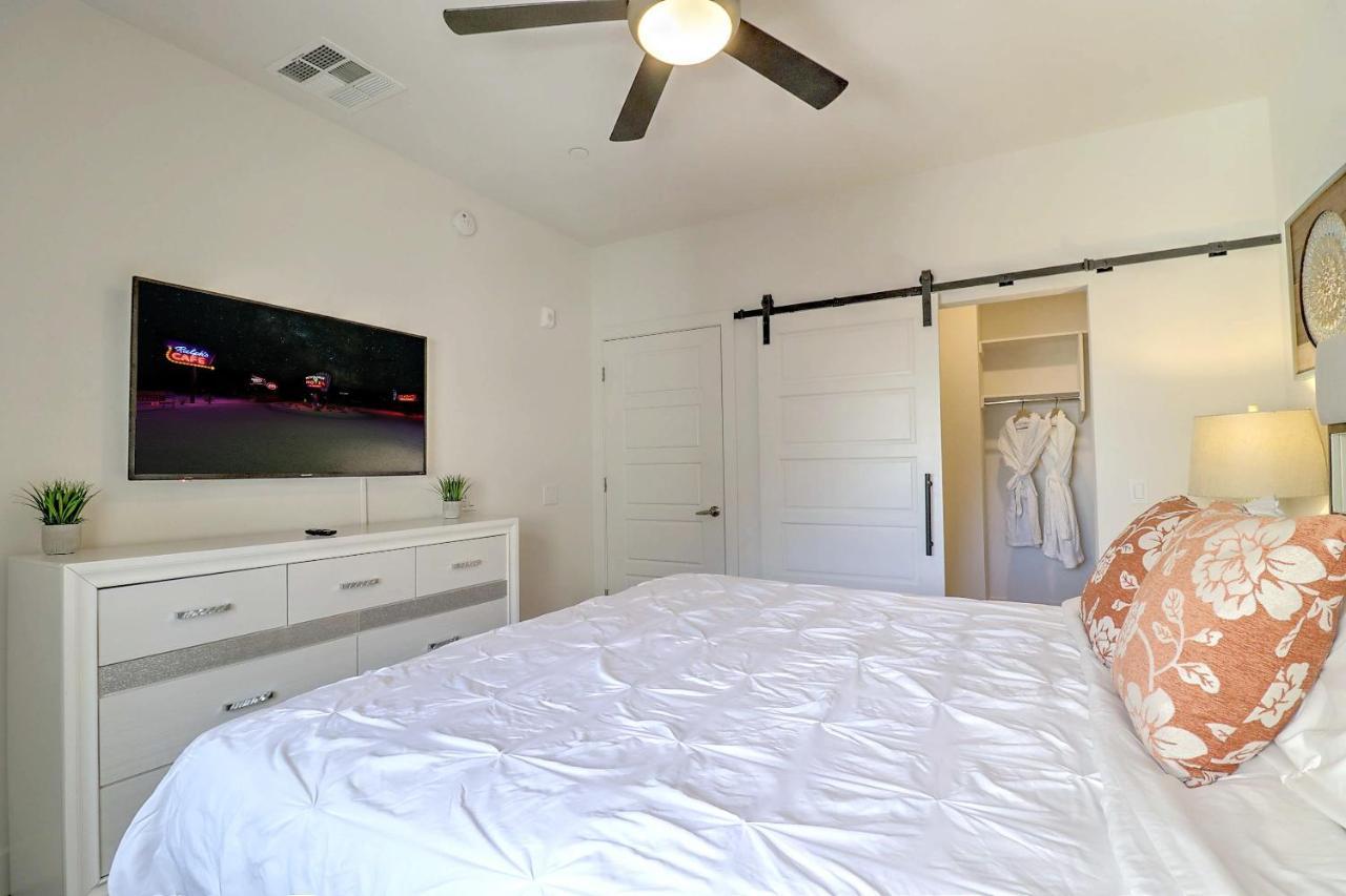 Exquisite Home-walk Score 81-shopping District-king Bed-parking -g3021