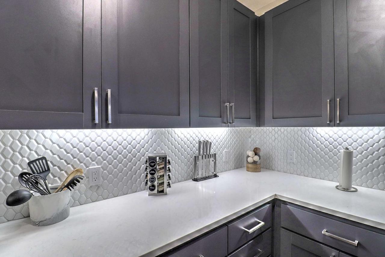 Exquisite Home-walk Score 81-shopping District-king Bed-parking -g3021 Apartment
