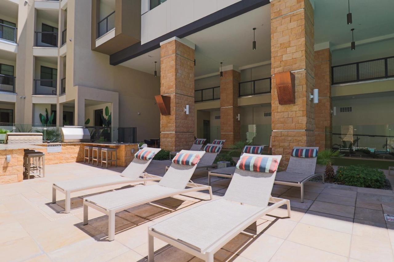 Exquisite Home-walk Score 81-shopping District-king Bed-parking -g3021