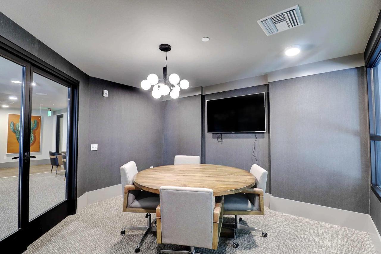 Exquisite Home-walk Score 81-shopping District-king Bed-parking -g3021 Scottsdale