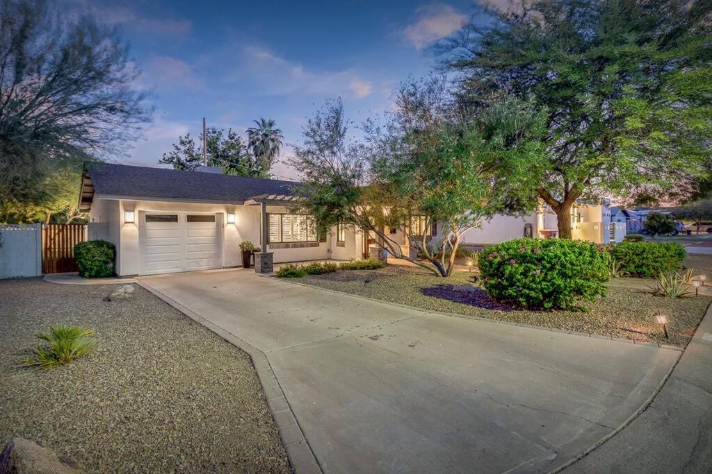 Private Pool & ** Steps To Old Town ** Sanatized Holiday home Scottsdale