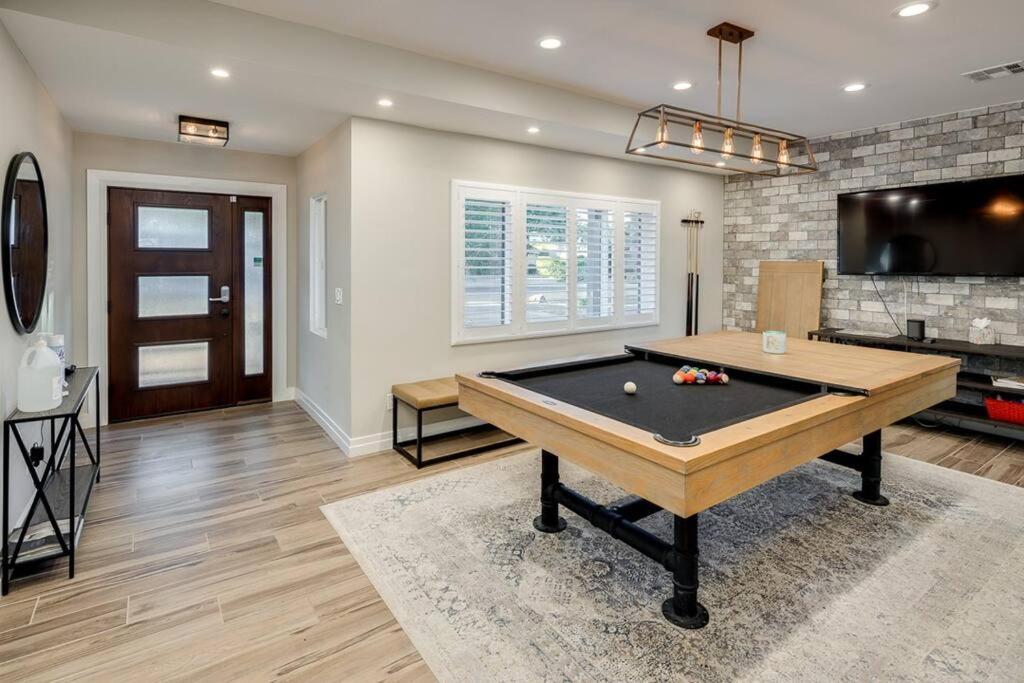Private Pool & ** Steps To Old Town ** Sanatized Holiday home Scottsdale