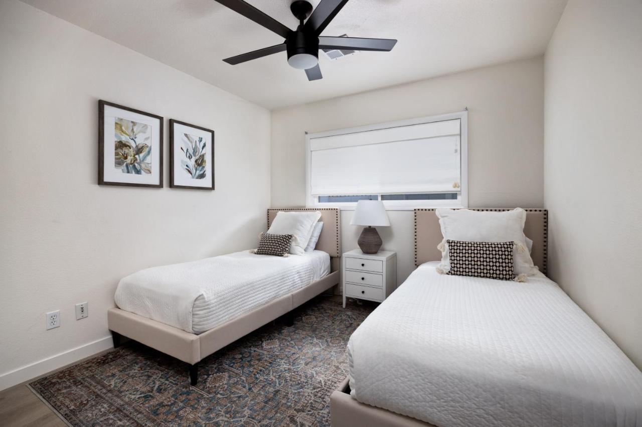 Holiday home South W/ Chef's Kitchen & Golf Nearby!! *