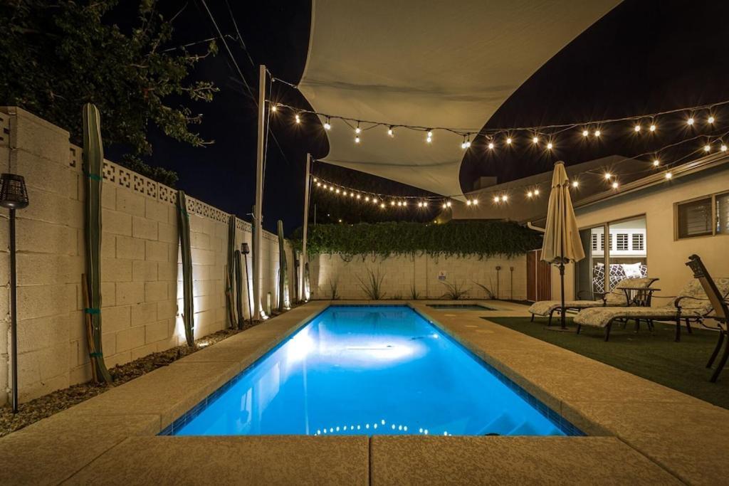 Private Pool & ** Steps To Old Town ** Sanatized Holiday home *
