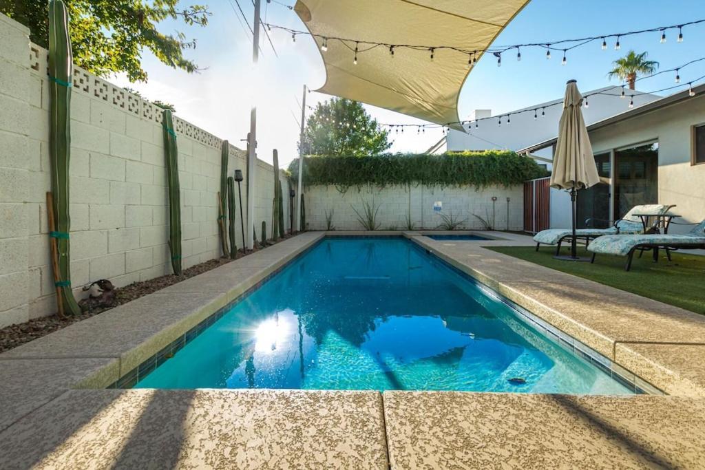 Private Pool & ** Steps To Old Town ** Sanatized Scottsdale