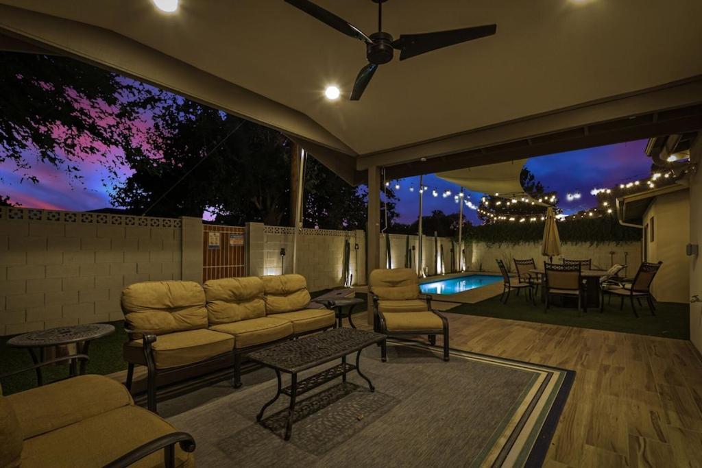 Private Pool & ** Steps To Old Town ** Sanatized * Scottsdale