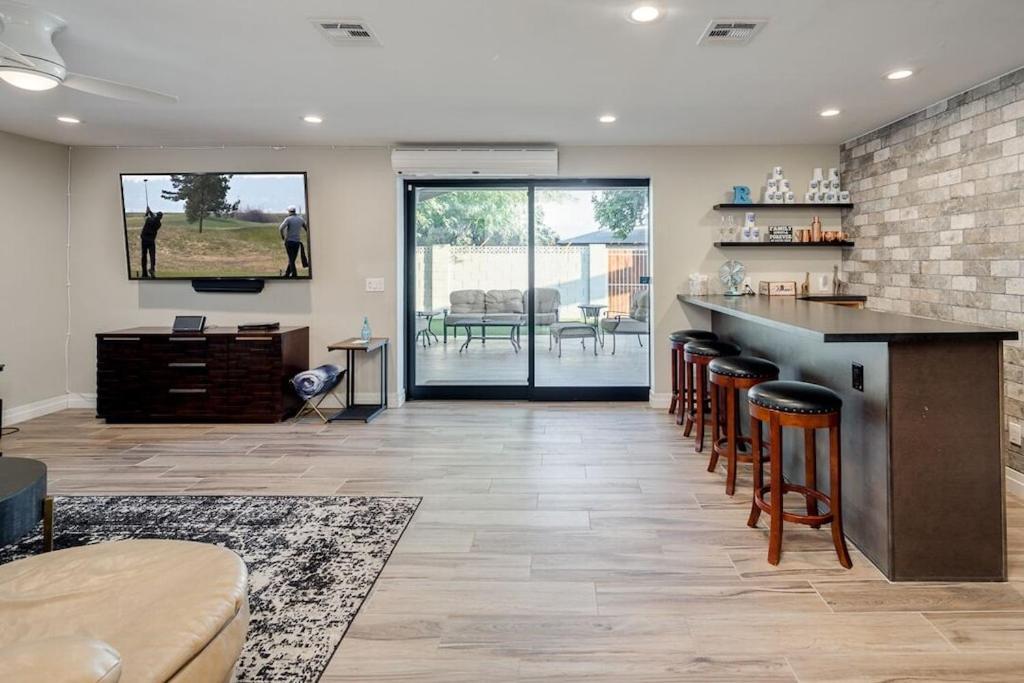 Holiday home Private Pool & ** Steps To Old Town ** Sanatized Scottsdale