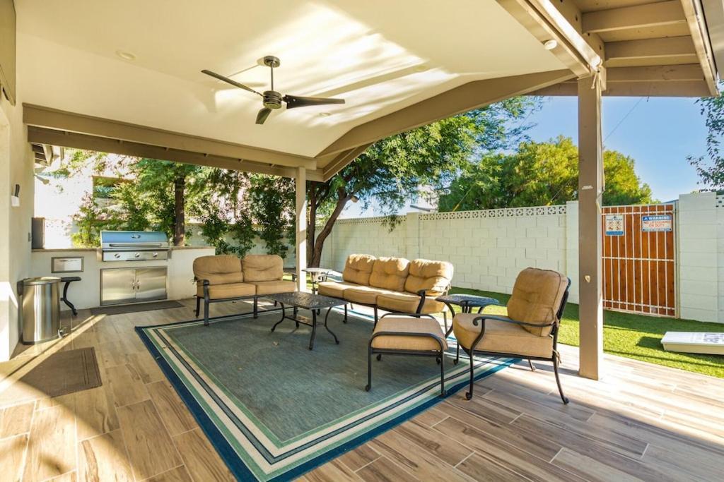 Private Pool & ** Steps To Old Town ** Sanatized * Scottsdale
