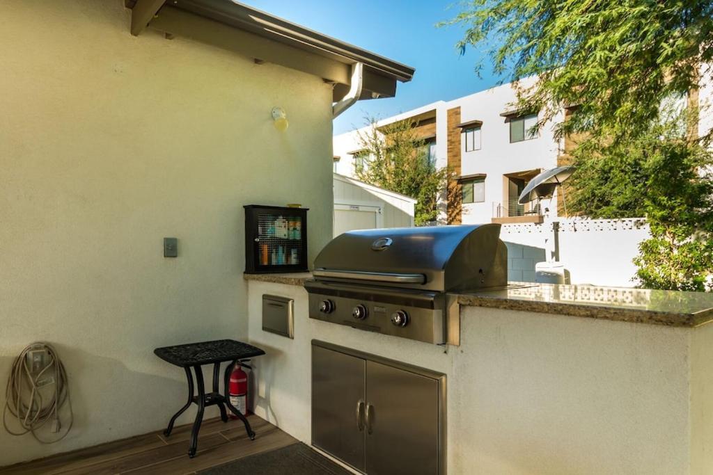 Holiday home Private Pool & ** Steps To Old Town ** Sanatized Scottsdale