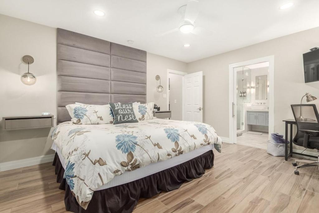 Holiday home Private Pool & ** Steps To Old Town ** Sanatized Scottsdale