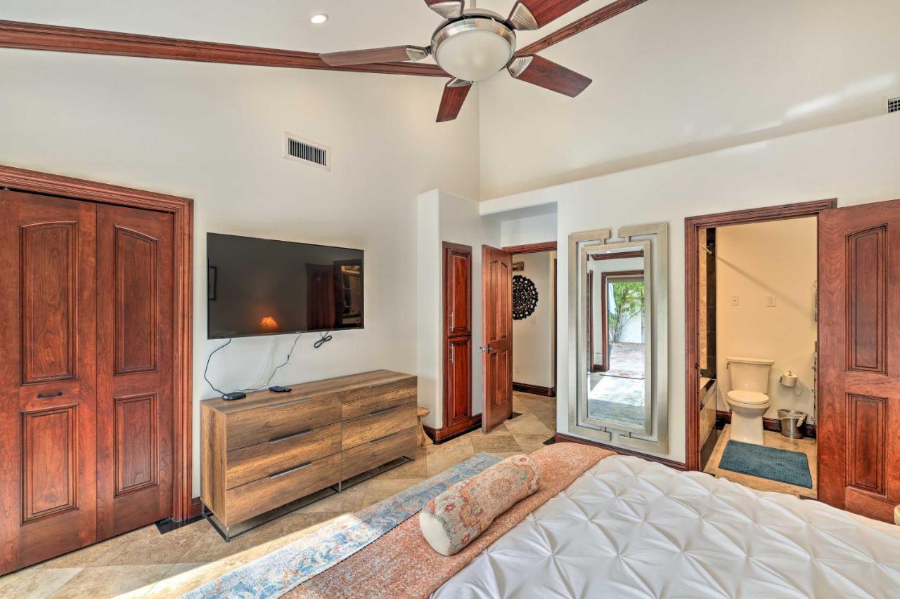 Townhouse With Pool Access!