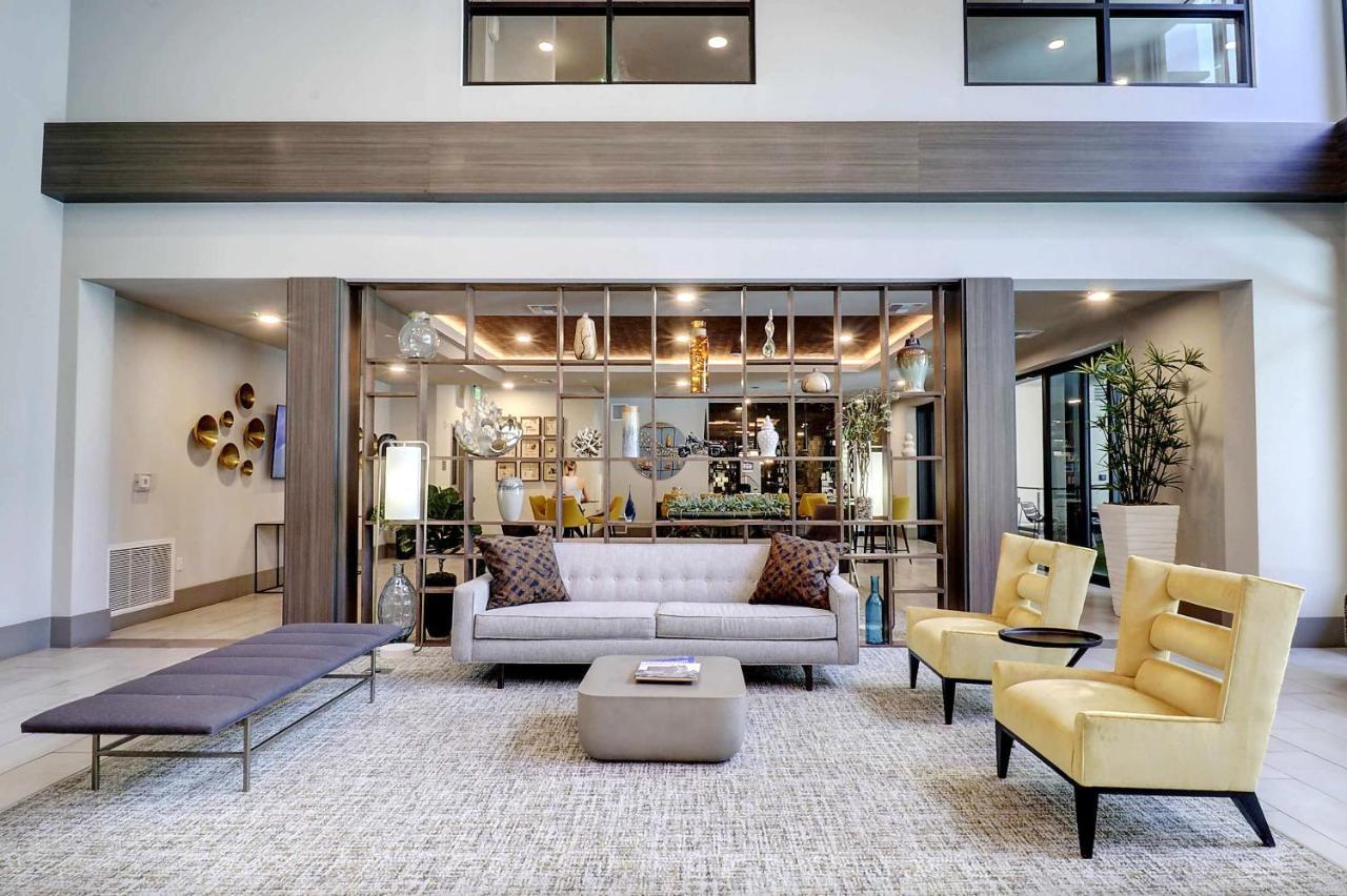 Apartment Private Rooftop Terrance-walk Score 81-shopping District-king Bed-parking 4021 Scottsdale
