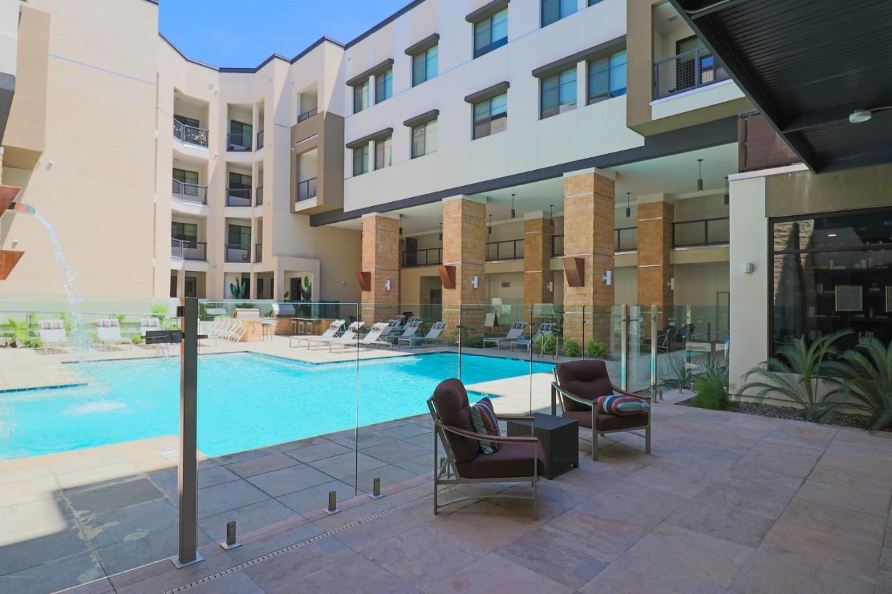 Private Rooftop Terrance-walk Score 81-shopping District-king Bed-parking 4021 Apartment Scottsdale