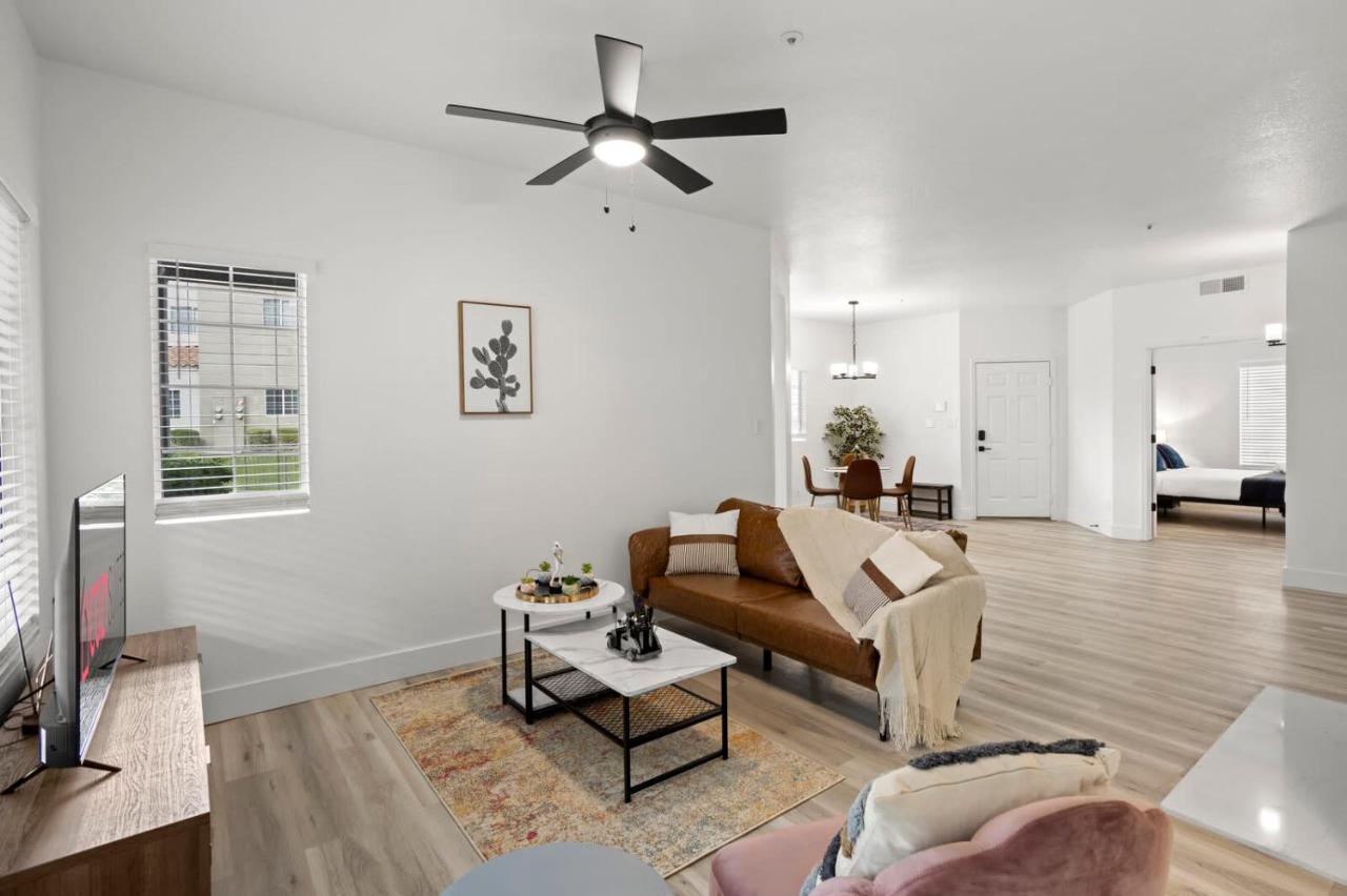 New Cozysuites Tpc With Parking, Pool *