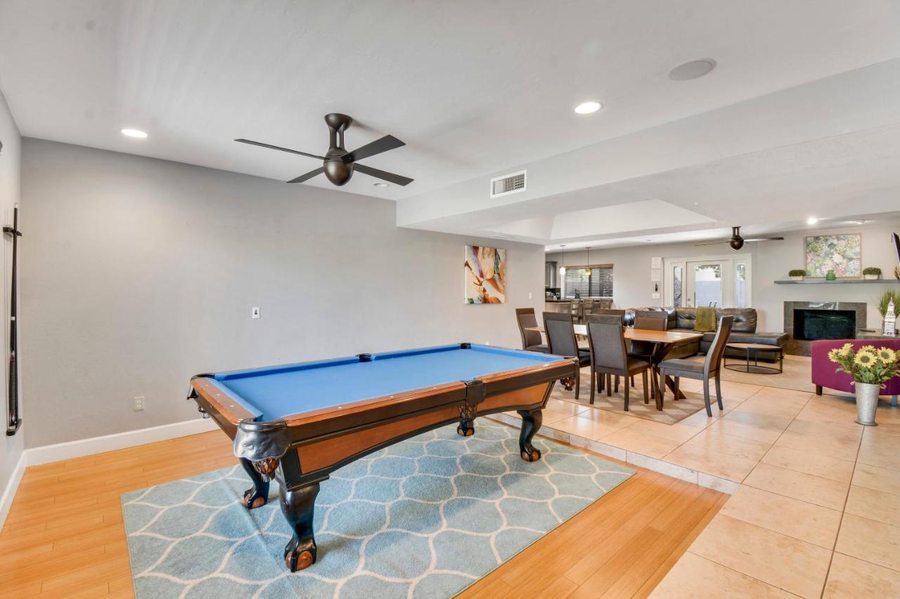 4 Bdr, Two Master Suite, Billiards & Desert Oasis Pool Holiday home Scottsdale
