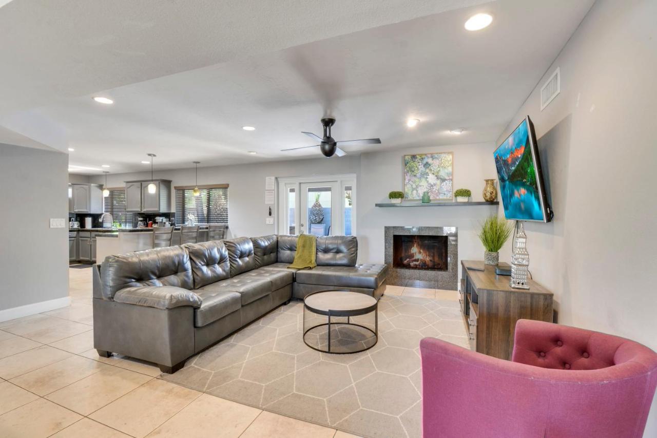 4 Bdr, Two Master Suite, Billiards & Desert Oasis Pool * Scottsdale