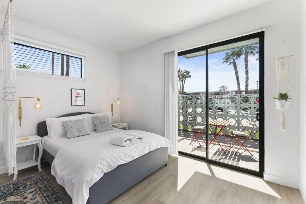 Large Rooftop & Poolside - Walk To Old Town * Scottsdale