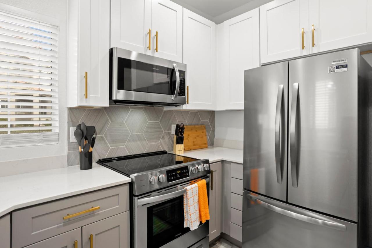 Apartment New Cozysuites Tpc With Parking, Pool *