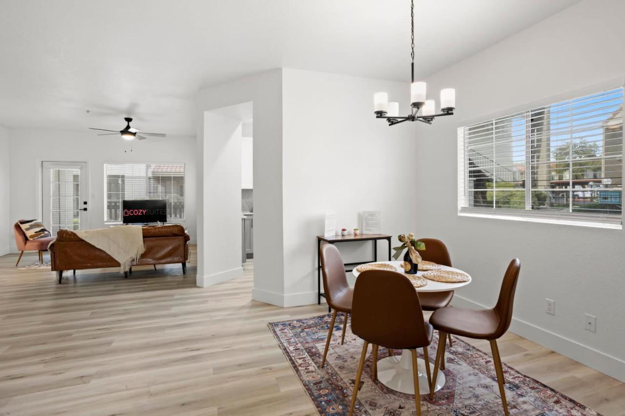 New Cozysuites Tpc With Parking, Pool Apartment *