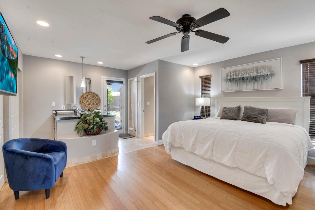 4 Bdr, Two Master Suite, Billiards & Desert Oasis Pool * Scottsdale