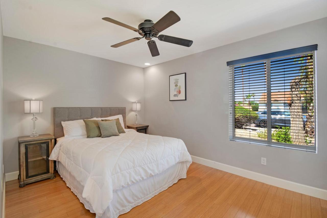 4 Bdr, Two Master Suite, Billiards & Desert Oasis Pool Holiday home