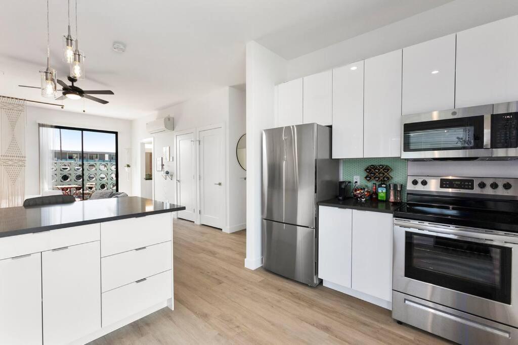 Large Rooftop & Poolside - Walk To Old Town Apartment *