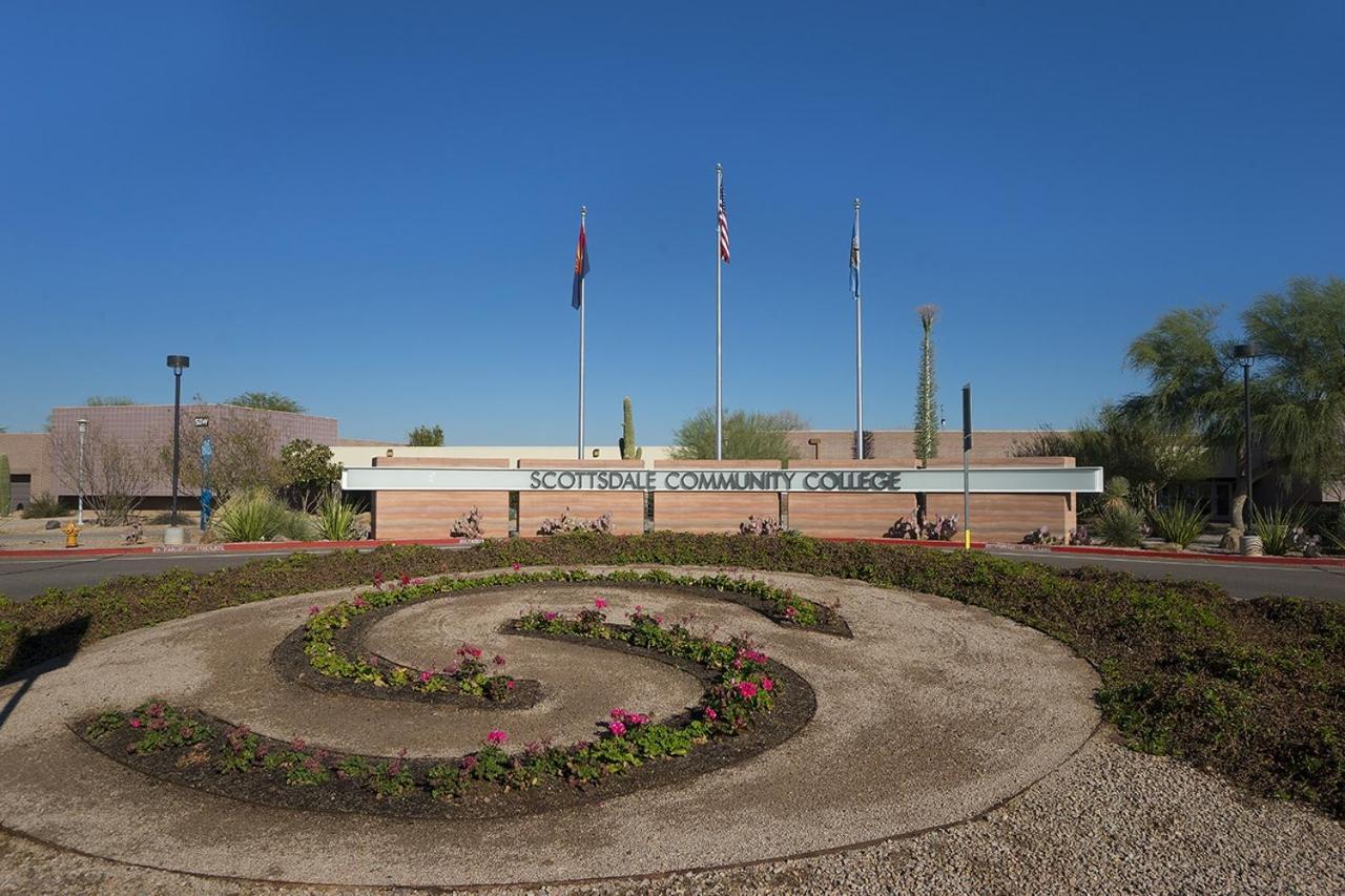 Fully Furnished 1br Suite-prime Location 110 * Scottsdale