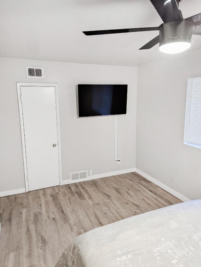 Old Town Miller Two Br Sleeper Apartment