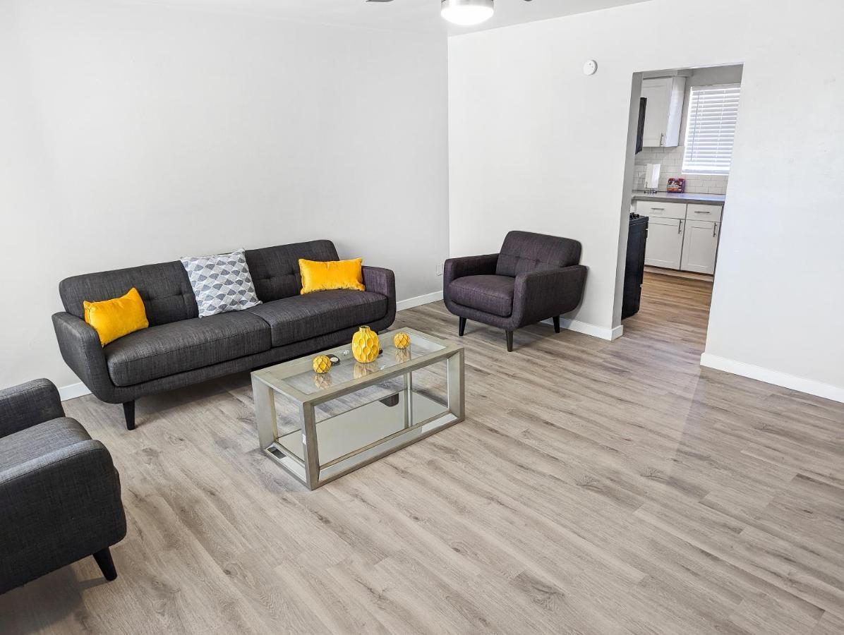 Old Town Miller Two Br Sleeper Apartment *