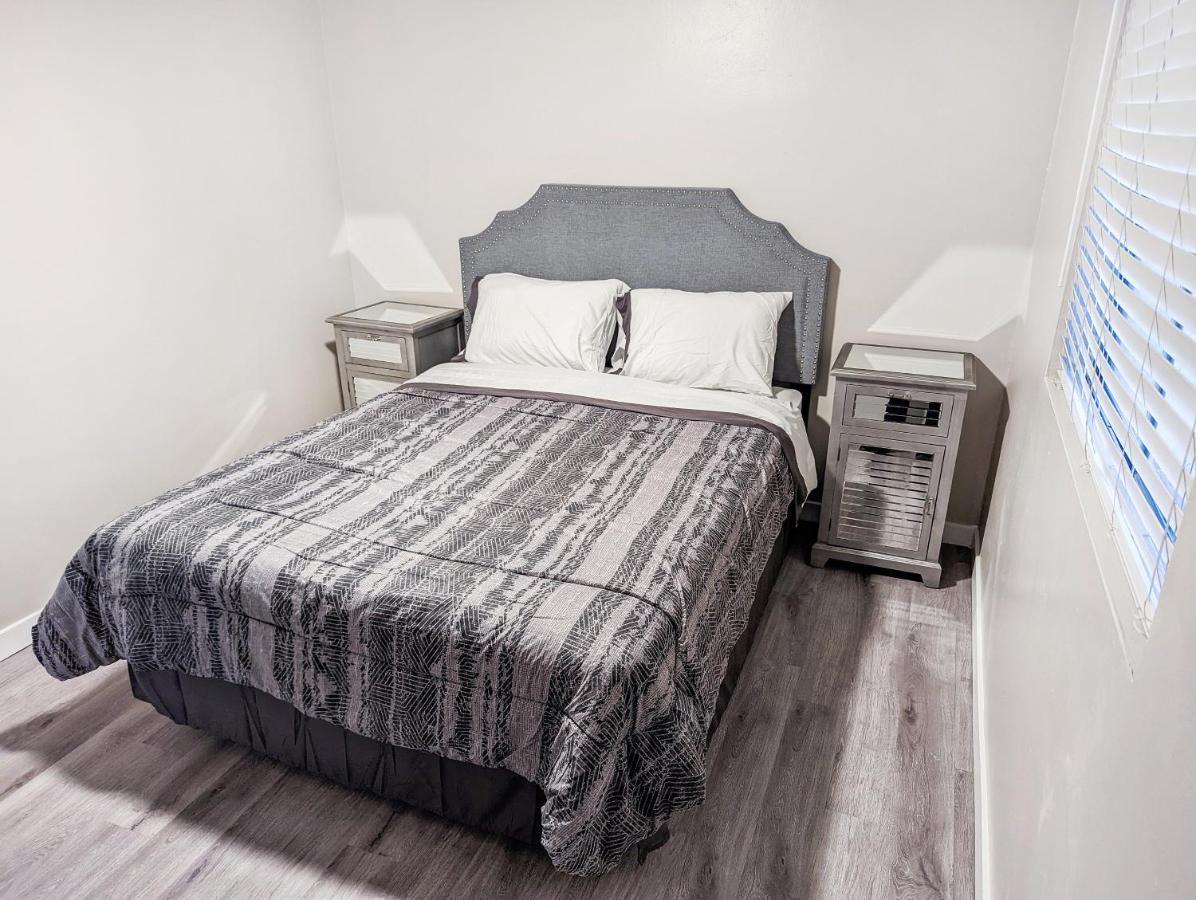 Old Town Miller Two Br Sleeper Apartment