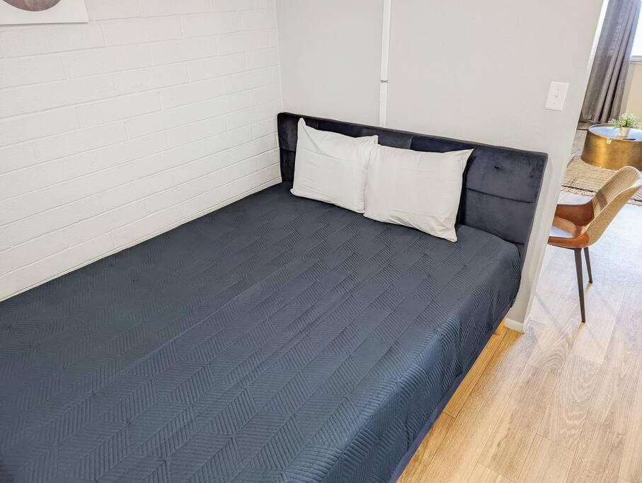 Studio Apt In Old Town Cozy & Central!