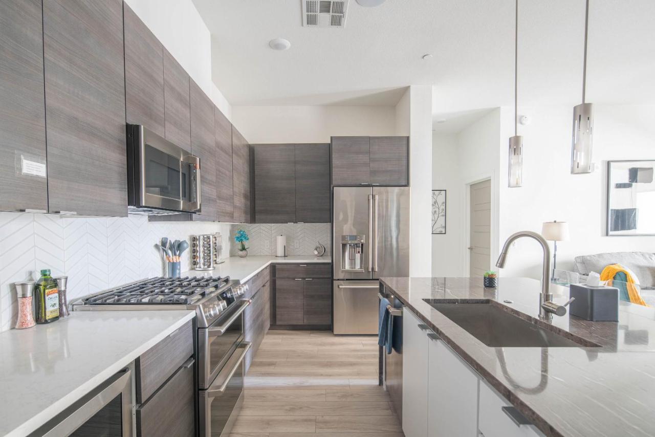 Apartment Private Rooftop Terrance-walk Score 81-shopping District-king Bed-parking 4021 Scottsdale