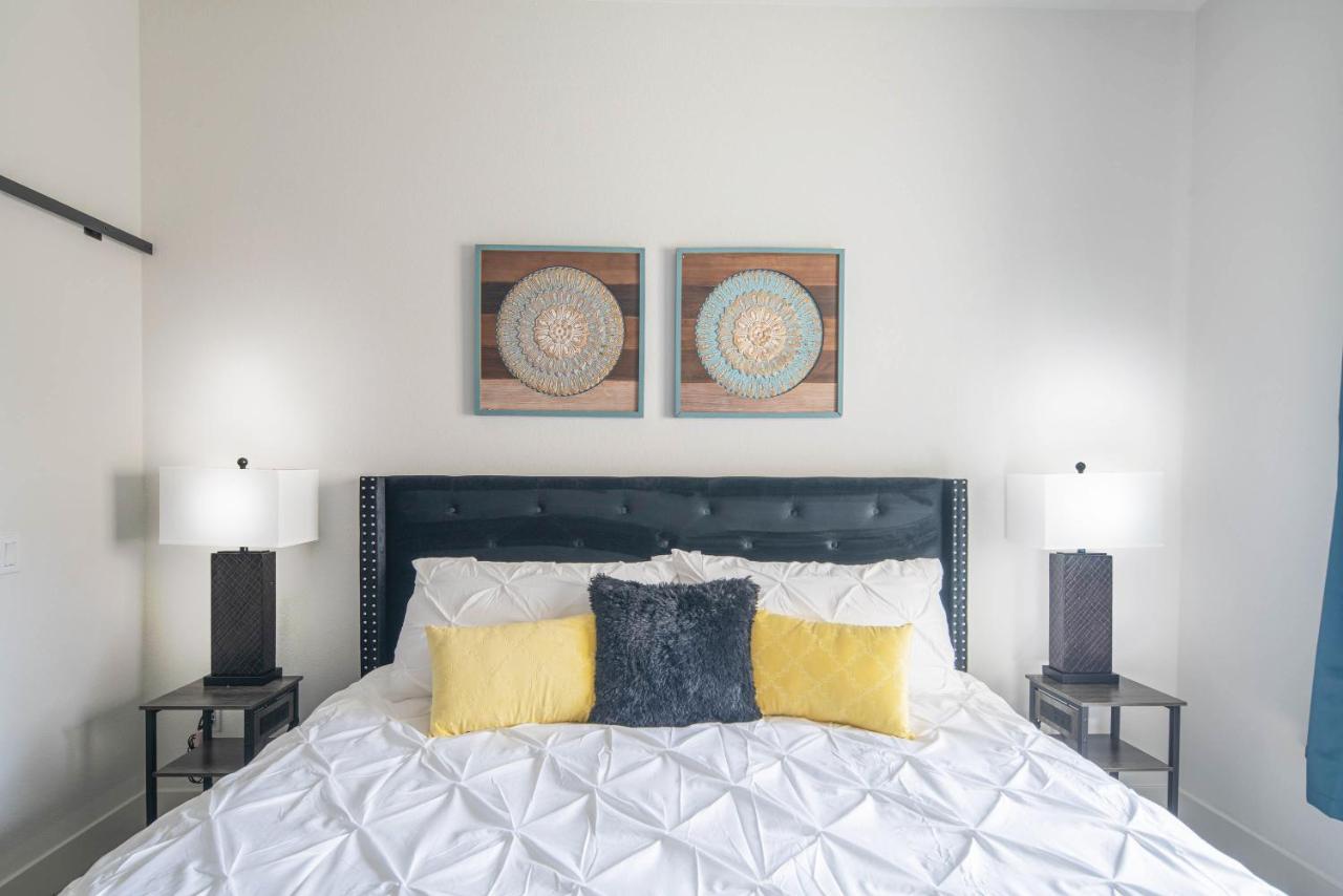Private Rooftop Terrance-walk Score 81-shopping District-king Bed-parking 4021 * Scottsdale