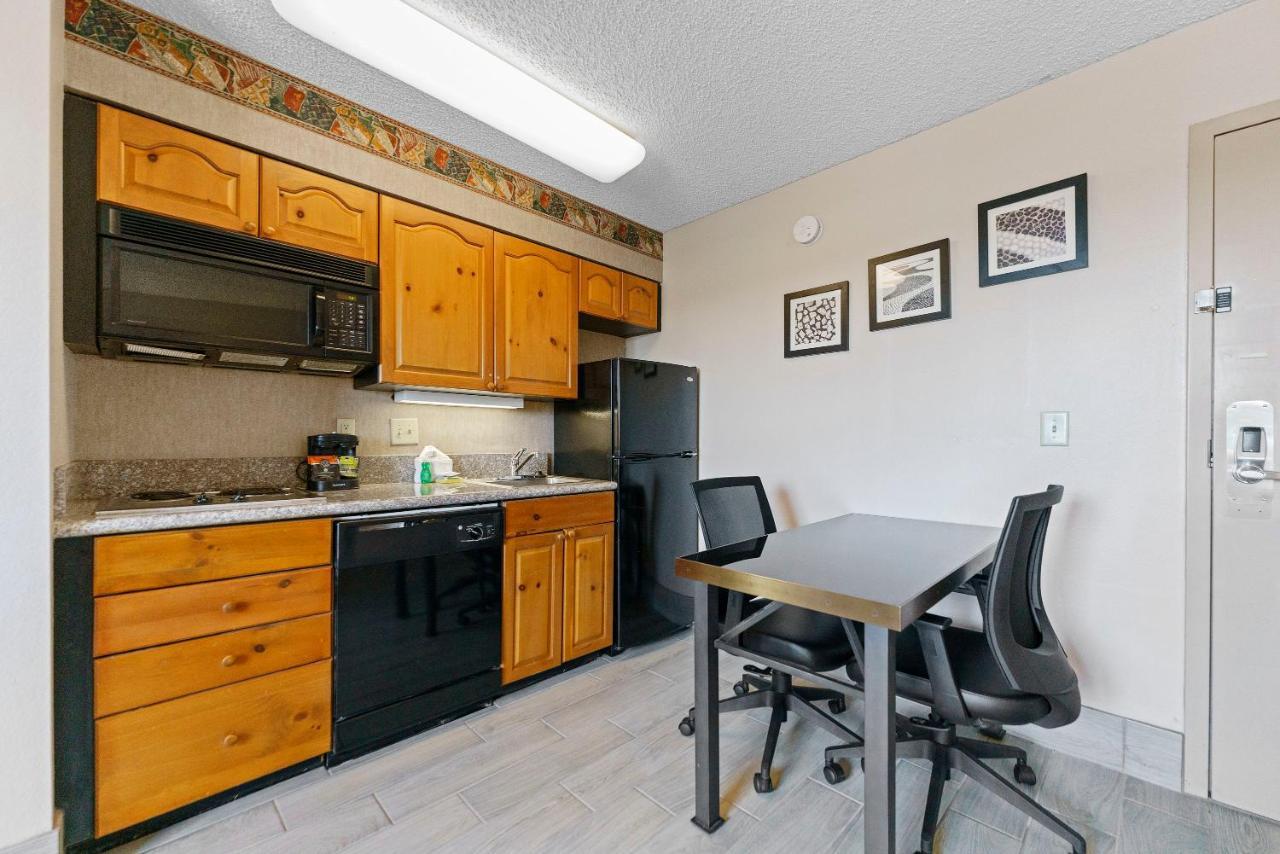 Metro 1 Bd 1 Ba Premium Apartment