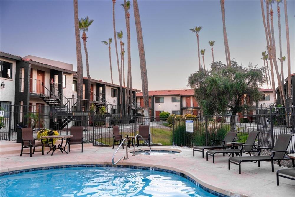 104 Fully Furnished 1br Suite-outdoor Pool Apartment