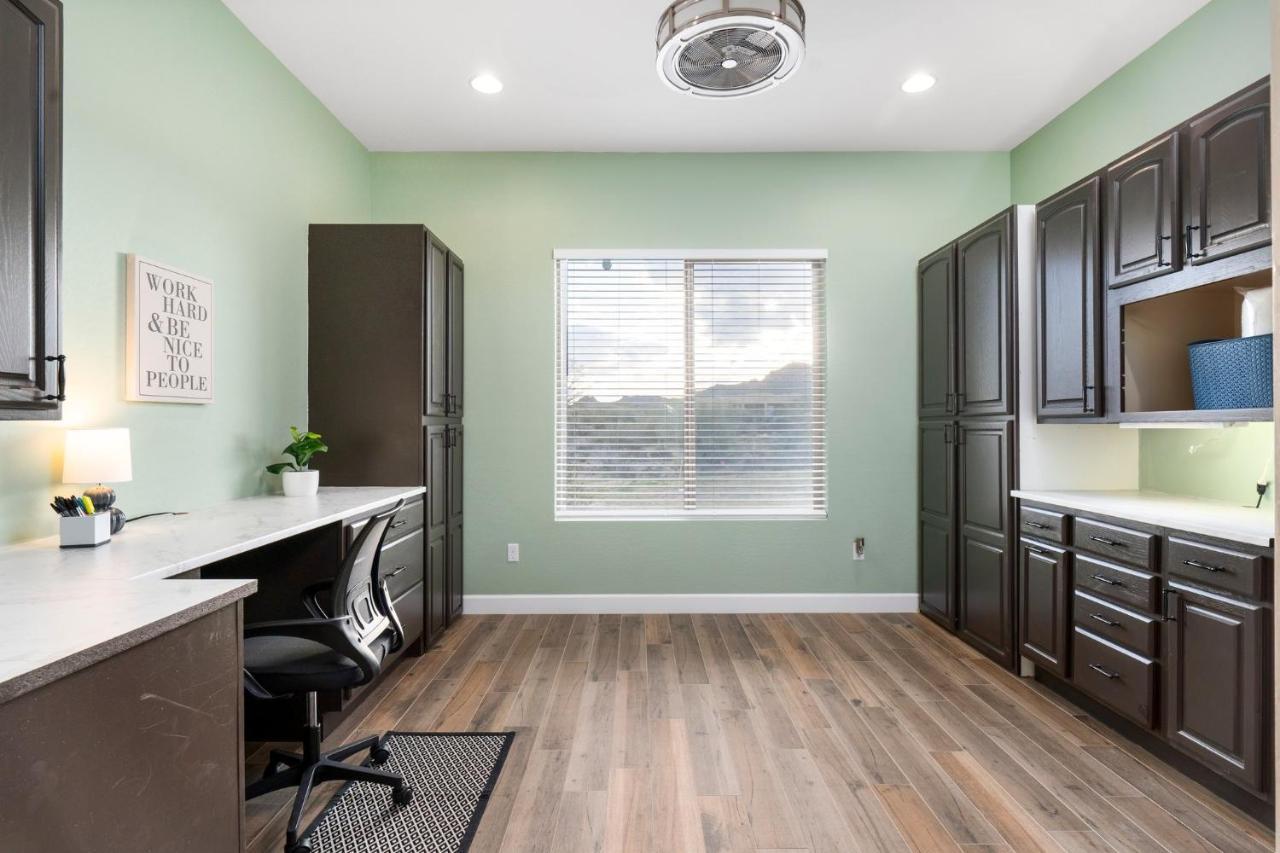 New Sanctuary-hot Tub,pool Table,patio Holiday home Scottsdale